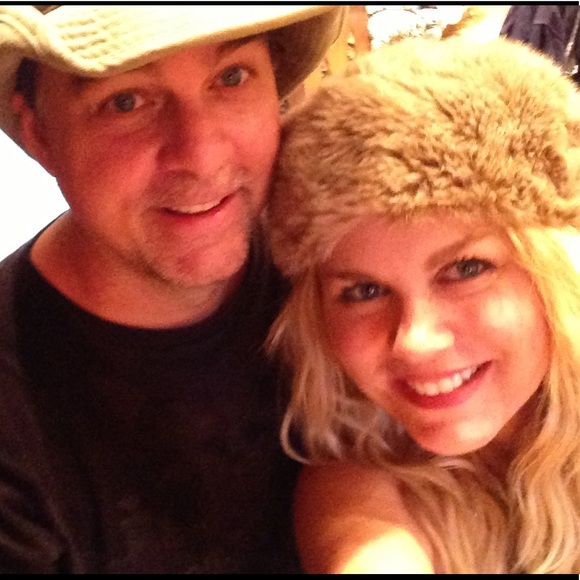 Meet your Posher, Laura - Picture 1 of 2